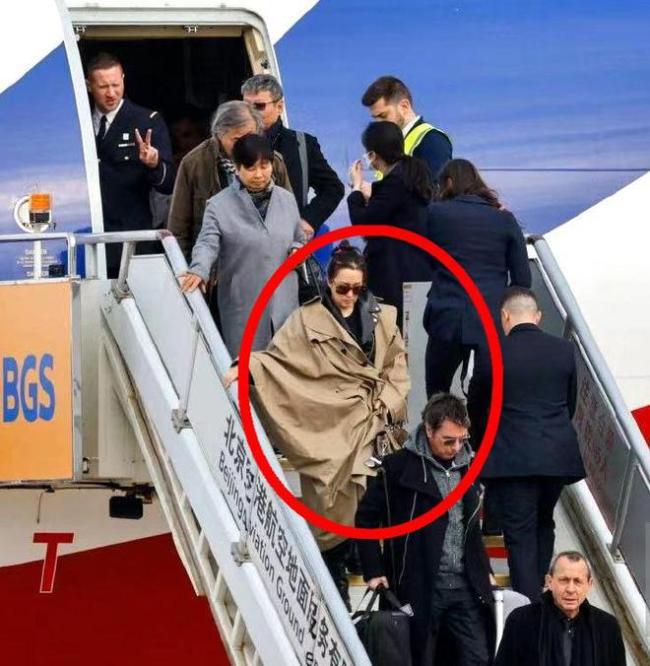 马克龙现场“纠正”黄渤法语发音(图1) 马克龙现场“纠正”黄渤法语发音 逗得哈哈大笑整场哈哈大笑