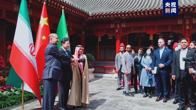  中国斡旋下 沙伊外长在北京首次会晤 这是伊外两国外长7年多来的首次正式会晤