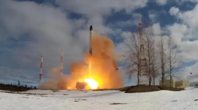 俄军洲际弹道导弹试射 俄称试射的目标是测试先进的战斗装备