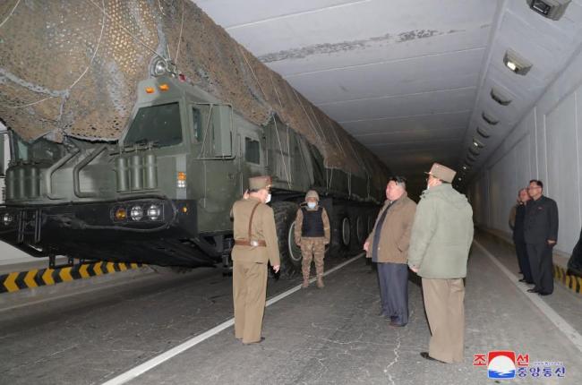 “火星炮-18”成功试射，金正恩提议向朝鲜国防科研部门十余人授予“劳动英雄”称号