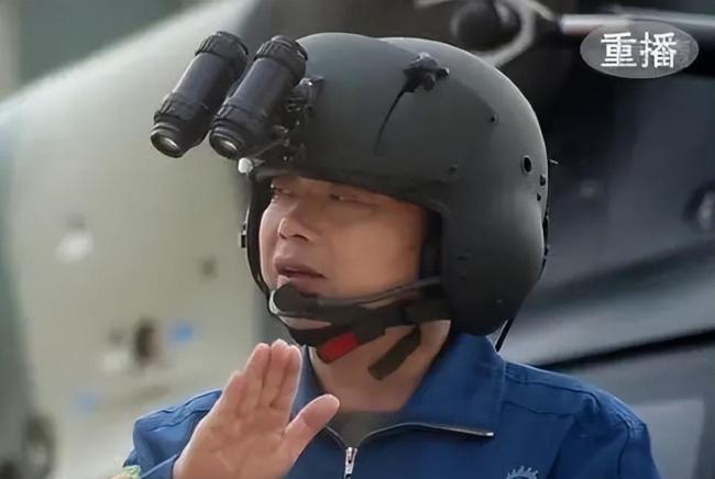 武警直20苦练夜间飞行 罕见展示飞行头盔夜视仪