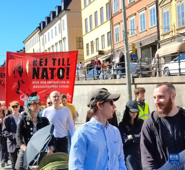 对北约说不！瑞典近20个城市爆发民众示威反对“极光-23”军演 