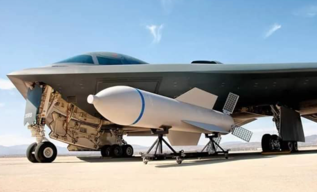 美军最大常规炸弹！一颗重13.6吨