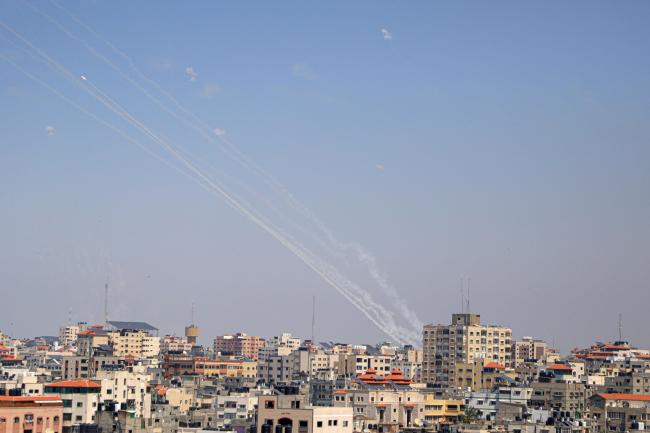 以色列城市遭导弹袭击 共有289枚火箭弹以色列“铁穹”防御系统成功拦截60枚