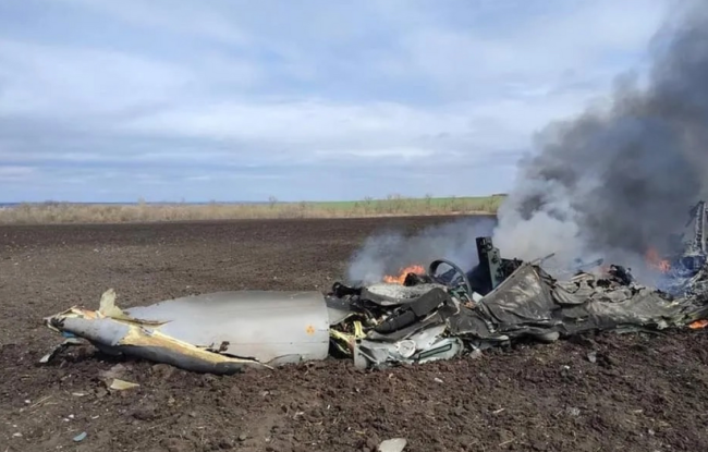 坠毁的俄军苏-35战斗机。本文图片来源：网络视频截图。
