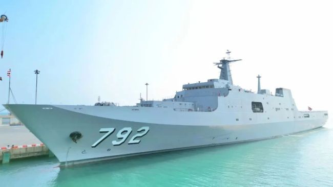 泰国再秀071ET两栖船坞登陆舰，看中国最大的外贸战舰
