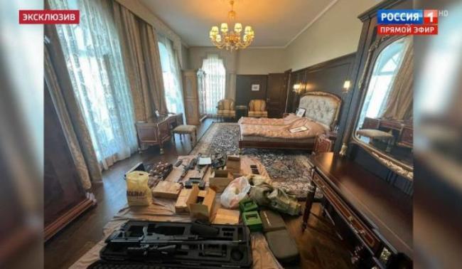 俄媒公布搜查普里戈任住所和办公室画面：发现假发、武器等