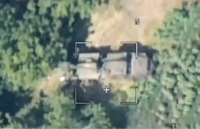 ​乌克兰刚服役的国产装甲卡车炮，被俄军暴力拆毁