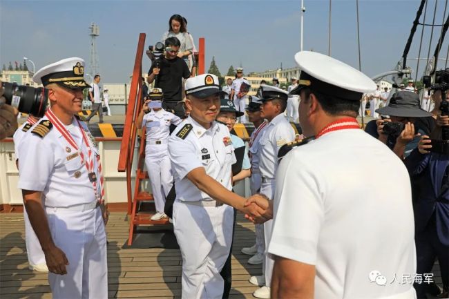 秘鲁海军风帆训练舰抵沪开始进行为期5天的友好访问