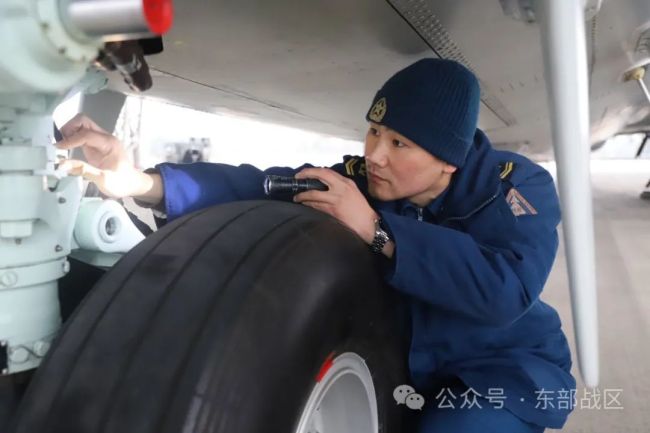 来了！东部战区陆海空军新年开飞高燃画面