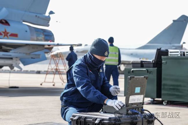 来了！东部战区陆海空军新年开飞高燃画面