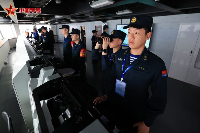 中国第三艘航母福建舰顺利完成首次航行试验