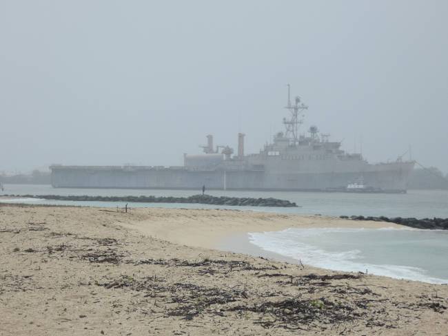 美海军“勇敢之盾”演习击沉退役船坞登陆舰