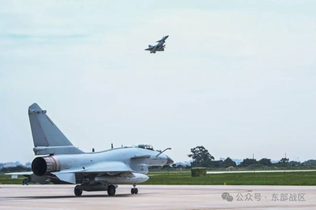 东部战区空军航空兵某部飞行训练拉开战幕