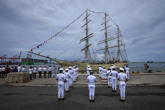 中國海軍“破浪”號風(fēng)帆訓(xùn)練艦訪問斯里蘭卡，印媒破防了,？