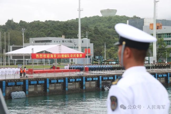 海南舰编队，顺利抵达香港