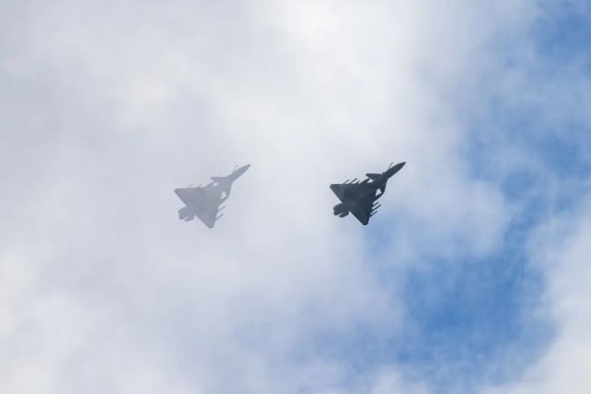 看战鹰振翅高飞！空军航空兵战机奔赴训练空域