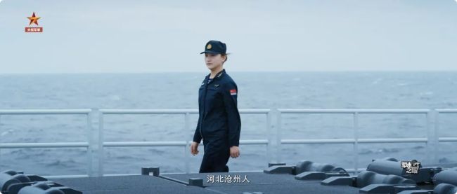 055大驅(qū)只是航母的“帶刀侍衛(wèi)”嗎 也是海軍勇闖深藍的一柄利劍,！劈波斬浪，守護深藍,！