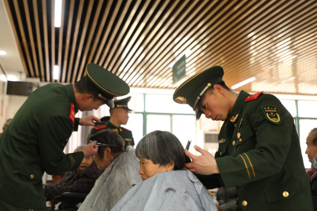 传承雷锋精神 争当雷锋传东谈主
