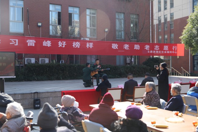 传承雷锋精神 争当雷锋传东谈主