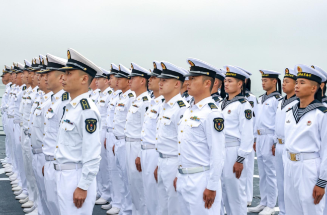 城舰同心！青海湖舰迎来"家乡人"