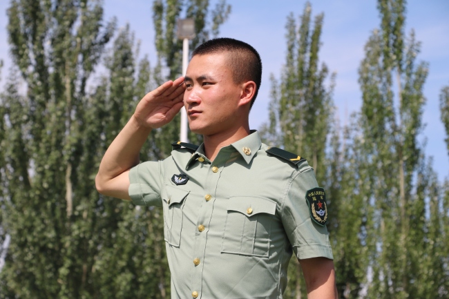 三次军旅身份转变,二次入伍的他再次踏上征途