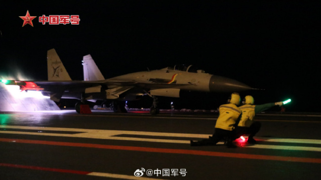 中国海军双航母编队赴远海开展实战化训练