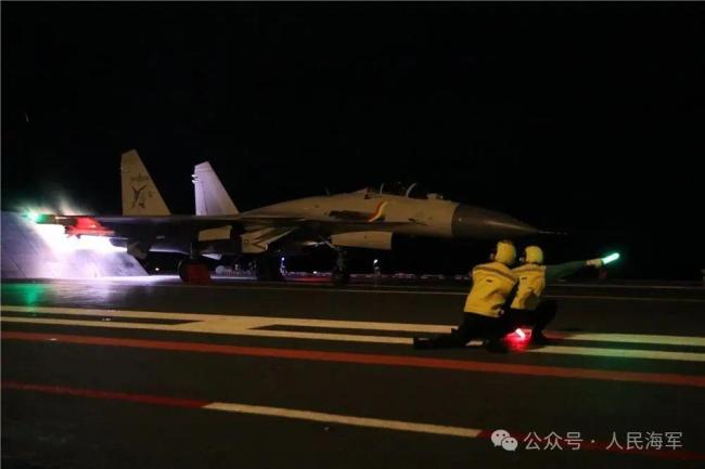 中国双航母首次同时现身西太，三个关键信息值得关注