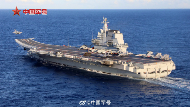 外媒关注我双航母同时在第一岛链外演习