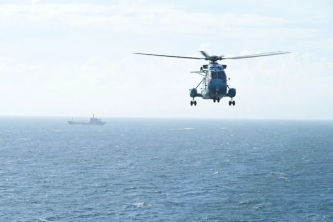 大洋之上，战舰如何为战舰加油？