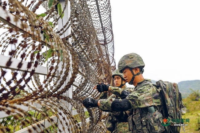 陆军某边防连官兵执勤掠影
