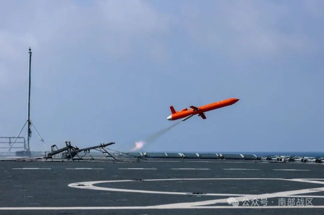 炮声隆隆，搏击海天！