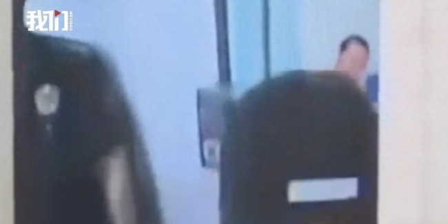 尹锡悦拘留所穿内衣读书 尹锡悦在拘留所拒捕监控首次曝光