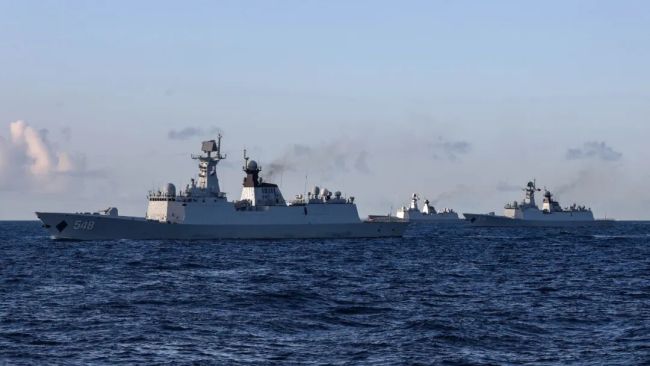 全火！直接攻击船形成的现场子弹射击的令人惊