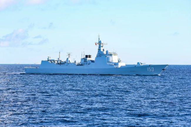 火力全开！直击舰艇编队实弹射击震撼瞬间