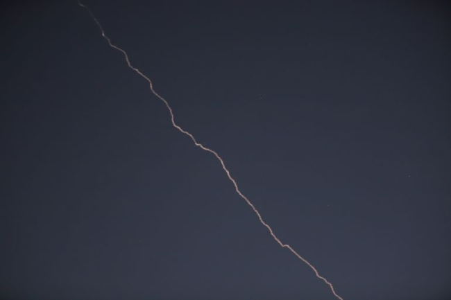 也门胡塞武装对以色列中南部发射导弹袭击，以政府专机“锡安之翼”紧急降落