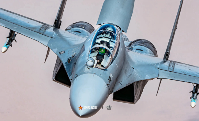 震撼！空中极近距离拍战机影像大片来了