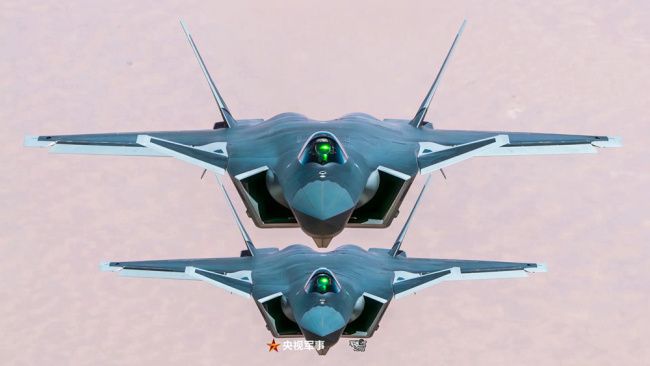 震撼！空中极近距离拍战机影像大片来了
