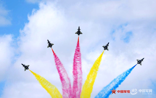 鹰击长空：镜头下的“蓝天舞者”