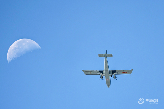 把诗写在蓝天，解锁中国军人的云端浪漫