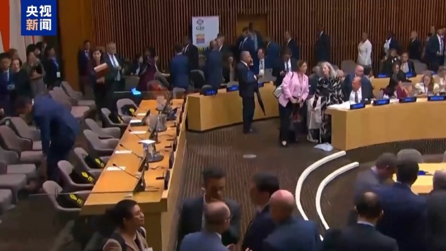 特朗普称对俄不满 俄外长称西方挑起危机