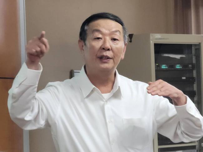 台湾的自制潜艇发起人黄·舒古（Huang Shuguang）辞