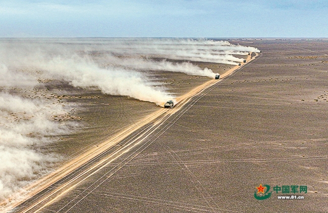 陆军某旅跨昼夜实弹射击训练影像