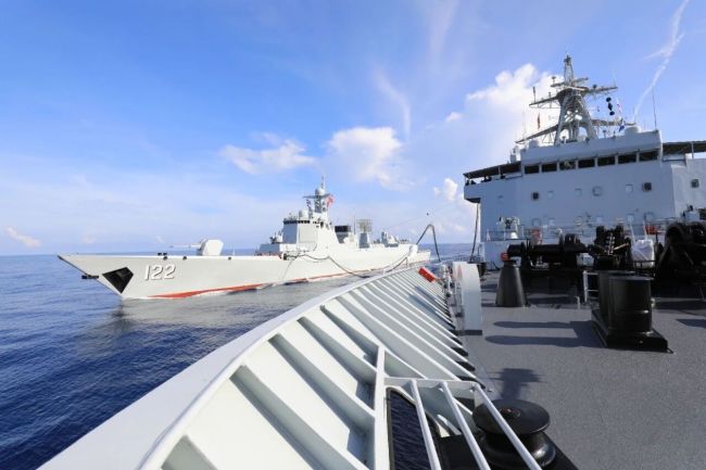 海军唐山舰、大庆舰、太湖舰奔赴亚丁湾