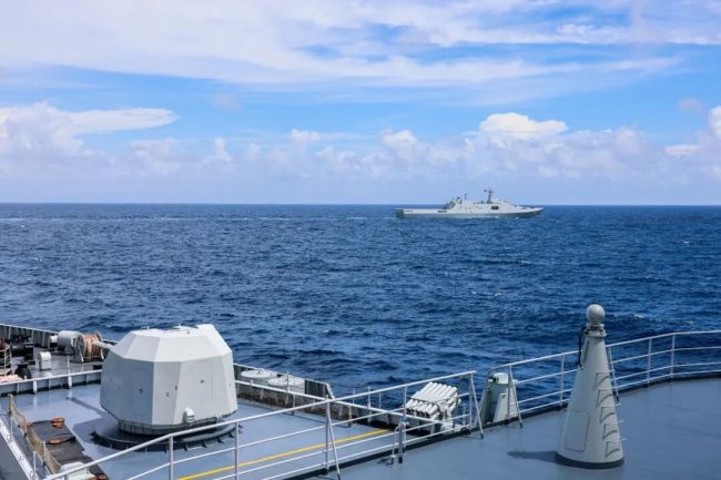 南海某海域开展多科目海上训练