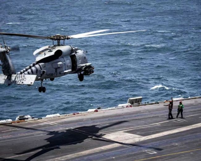 点击查看大图 “美军航母摔飞机因电磁攻击”?中国军号发文