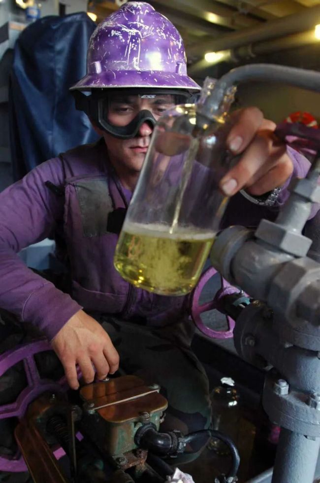 点击查看大图 “美军航母摔飞机因电磁攻击”?中国军号发文