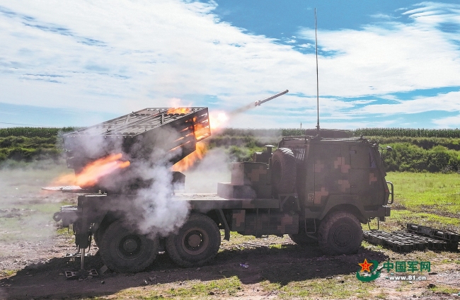 陆军某旅炮兵部队训练实景