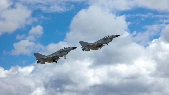 激战九霄！南部战区空军某部开展跨昼夜飞行训练！