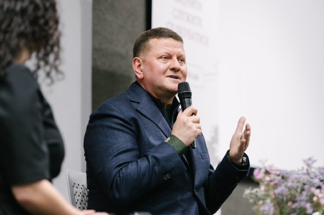 扎卢日内称乌不会同意俄提出的协议 这意味着什么？